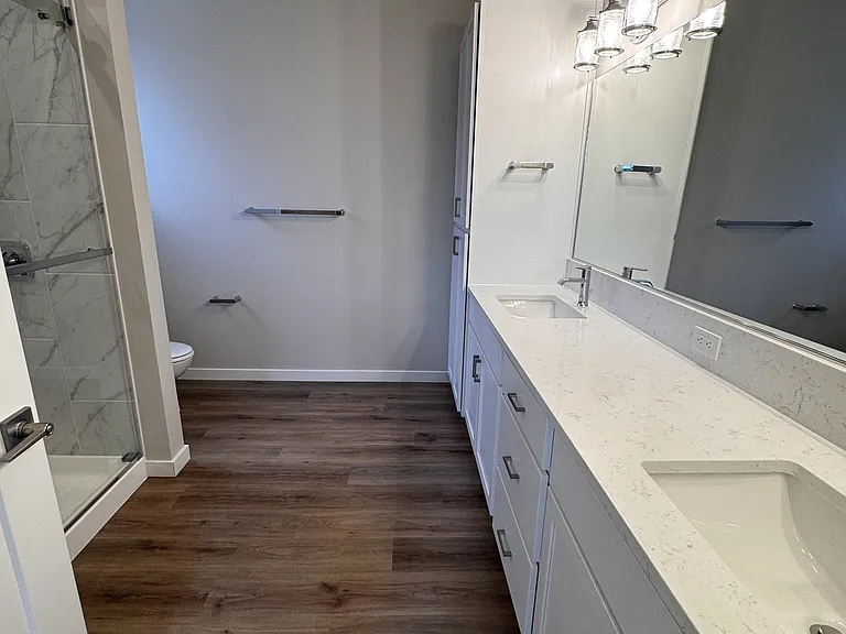 994 E Railroad Ave — Photo 9