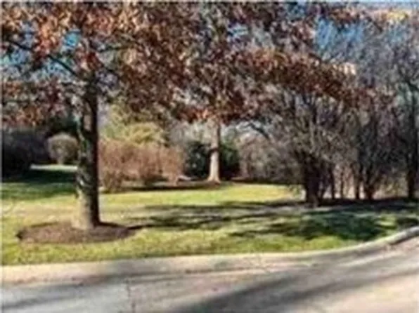 12 Sharron Ct, Hinsdale, IL 60521
