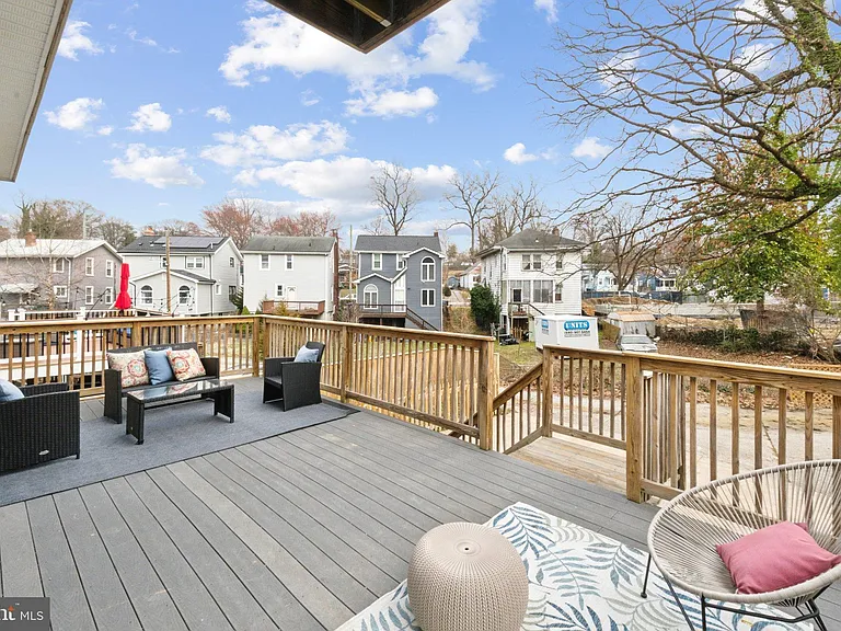 2837 Myrtle Ave NE — Photo 8