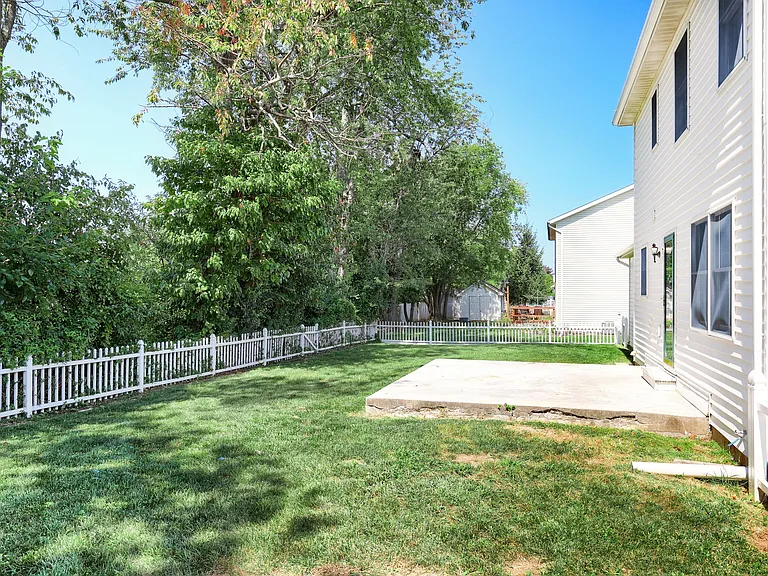 1676 Taylor Dr — Photo 7