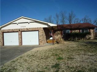1709 Henry Dr, Rogers, AR 72756