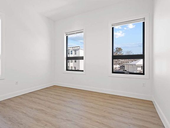 2nd image of 1135-1137 Washington St #9