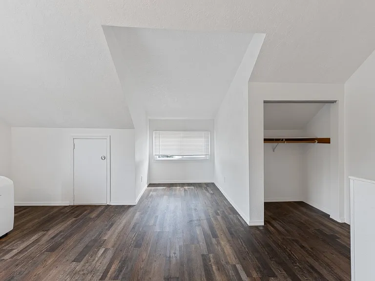 421 S College St #4 — Photo 21
