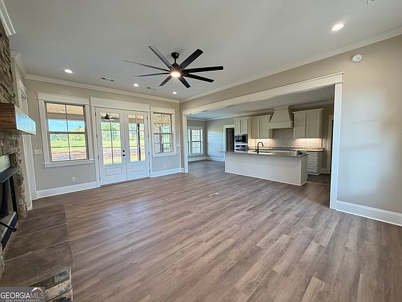 2nd image of 226 Hunters Way