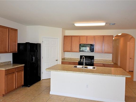 3rd image of 1237 SE 22nd Ave