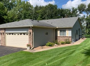 2617 Fernwood Ct, Roseville, MN 55113