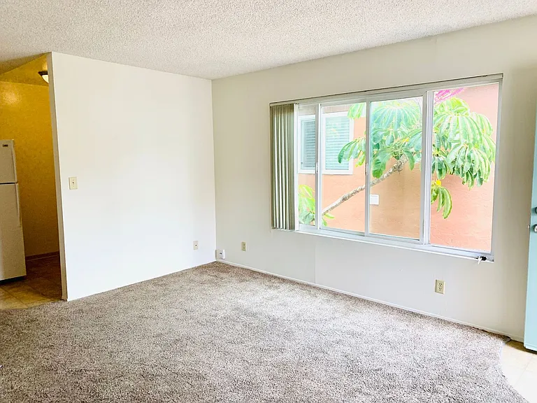 Live in Mission Beach Right by the Water! 2BD/1BA Top Floor Apartment w/ Parking! Only $2,895/mo — Photo 4