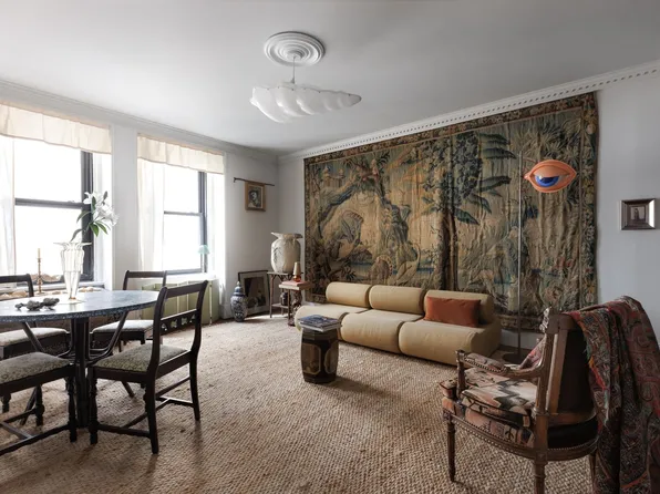 212 East 48th Street image 1 of 13