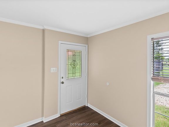 5th image of 970 Martin Rd