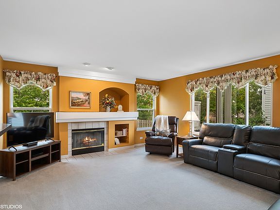 3rd image of 1337 Berkshire Ln