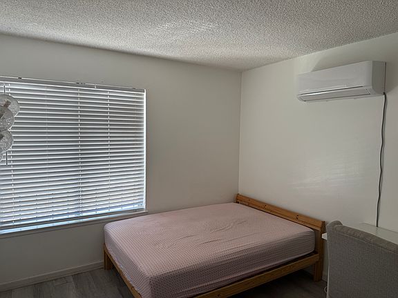 4th image of 14542 Linden Ave