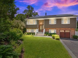 462 Swanson Dr, Thornwood, NY 10594