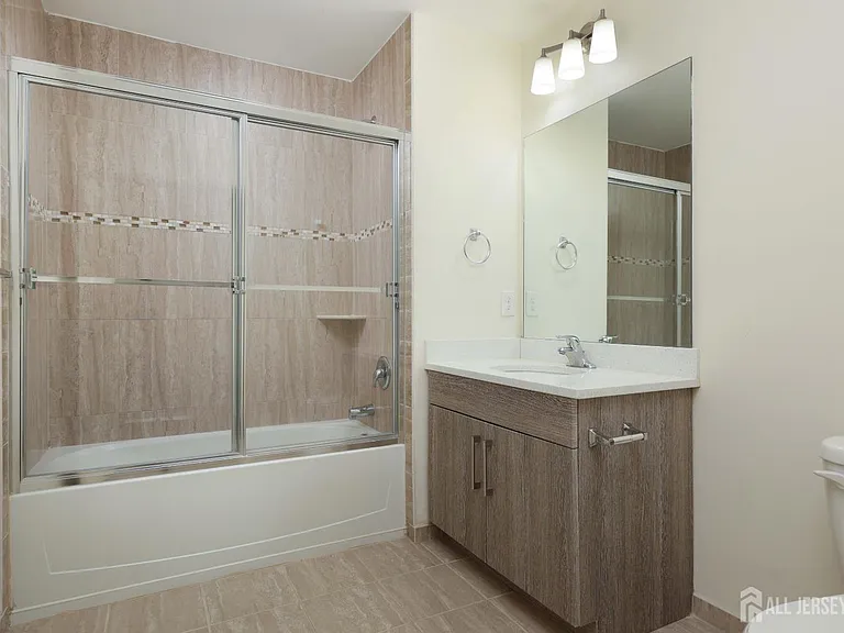 1400 Saint George Ave #303 — Photo 21