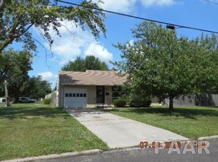 2715 N Golf Dr, Peoria, IL 61604