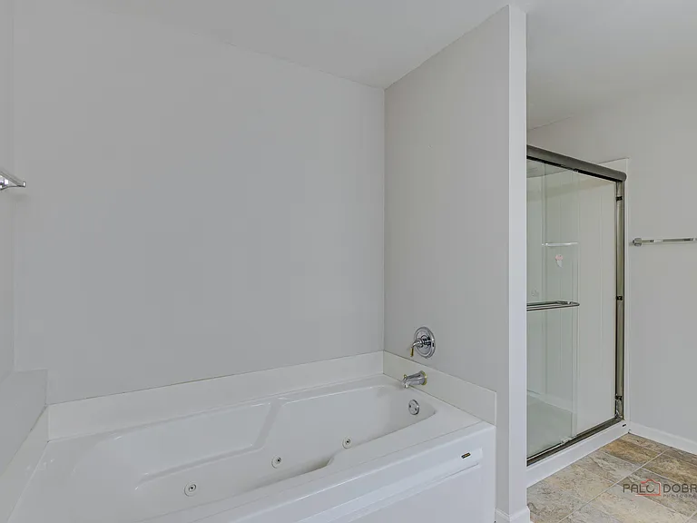 552 Saddlebrook Ln — Photo 24