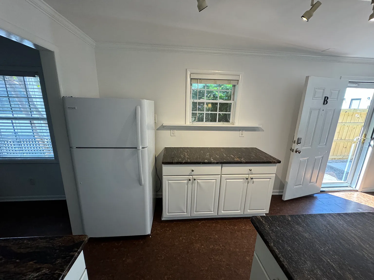 2 bed, 925 sqft, $1,850 — Photo 4