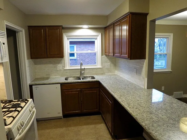 173 Elmsford Dr — Photo 4