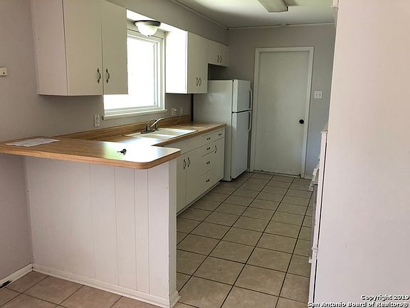 2nd image of 909 Abilene St