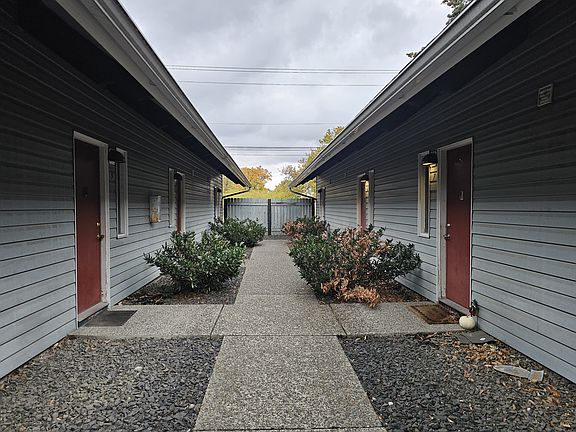 4th image of 8910 E Broadway Ave