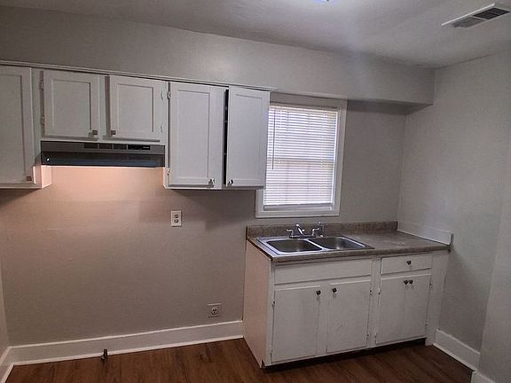 3rd image of 2243 Malone Ave