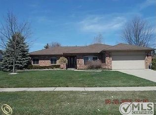 1070 Byron Dr, Troy, MI