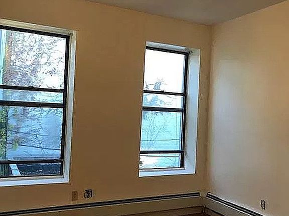 3rd image of 316 Montgomery St APT 1R