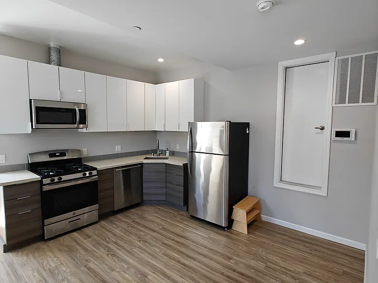 100 Terra Vista Ave #5 — Photo 2