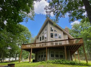 312 W Lakeview Rd, Lackawaxen, PA 18435
