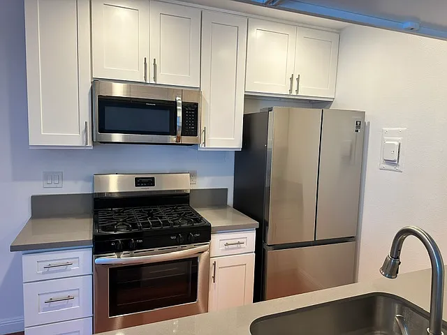 441 W Burchett St — Photo 13