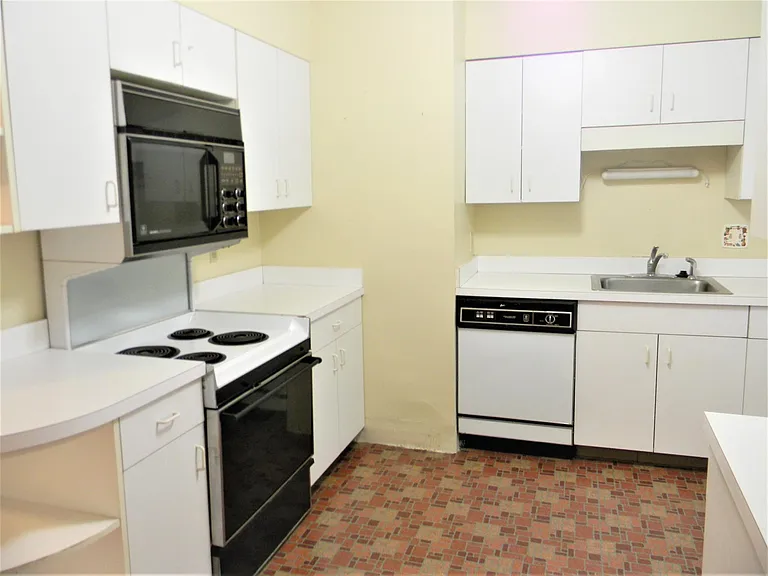 401 Greendale Ave — Photo 4