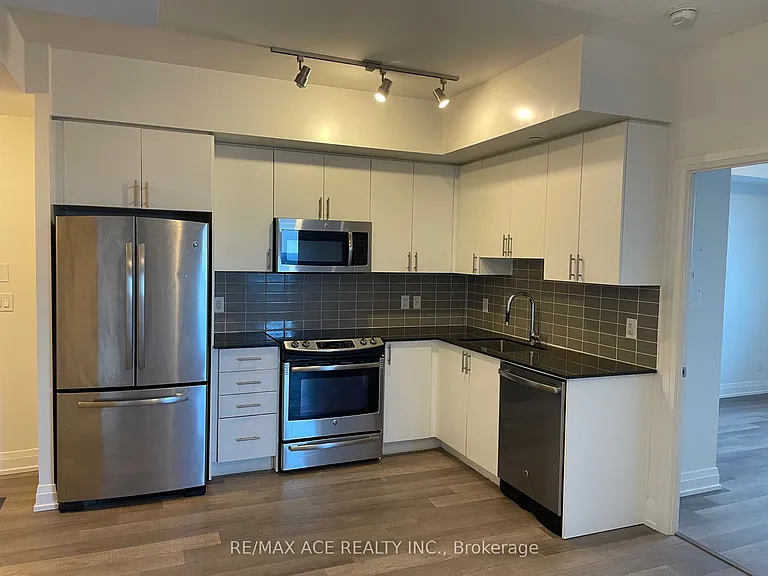 7165 Yonge St #1902 — Photo 5
