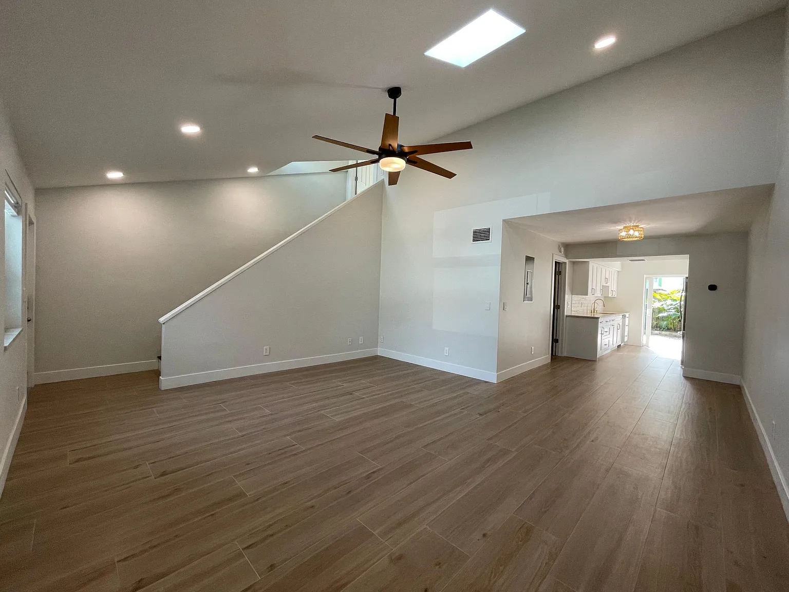 2 bed, 1300 sqft, $2,700 — Photo 1