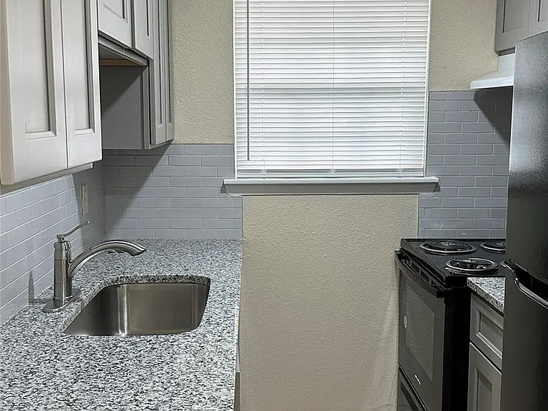 1231 N Lbj Dr #9 — Photo 7
