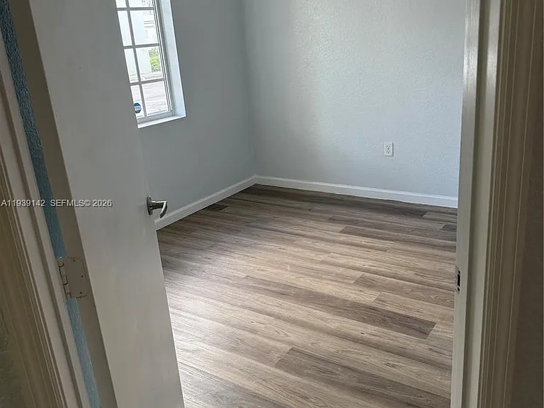 582 SW 2nd Pl — Photo 4