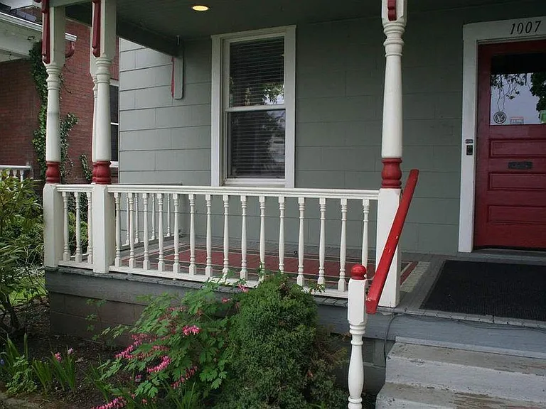 1007 W Augusta Ave — Photo 2