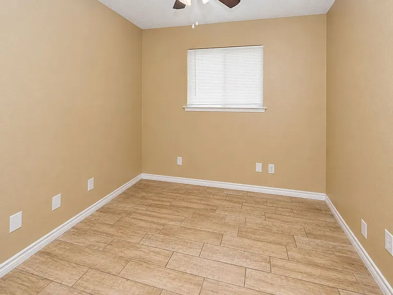 2213 Dickens Dr — Photo 9