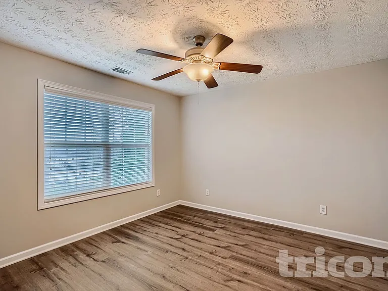 80 Maple Trce — Photo 2