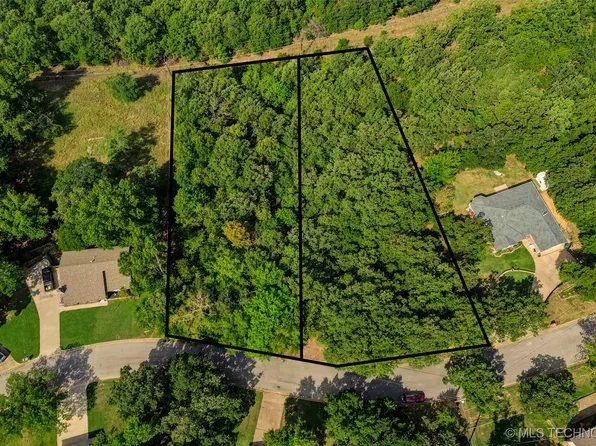 224 Fairway Cir, Sand Springs, OK 74063