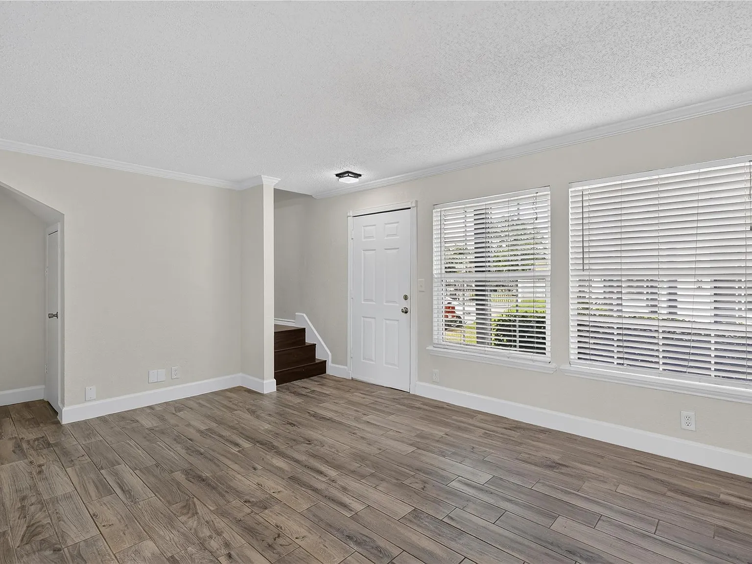 2 bed, 1.5 bath, 1068 sqft, $1,550 — Photo 2