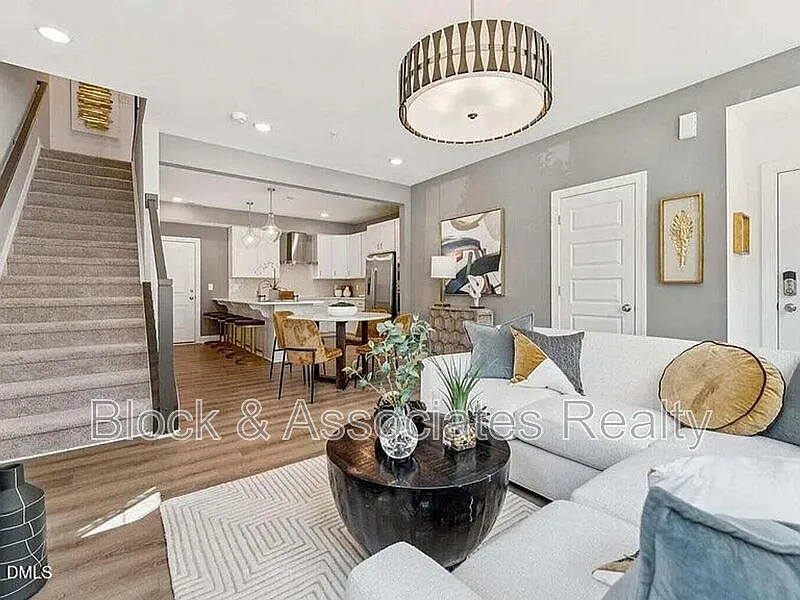 3 bed, 2.5 bath, $2,395 — Photo 3