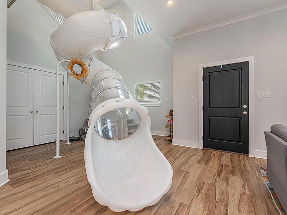 3rd image of 104 Sterling St #B