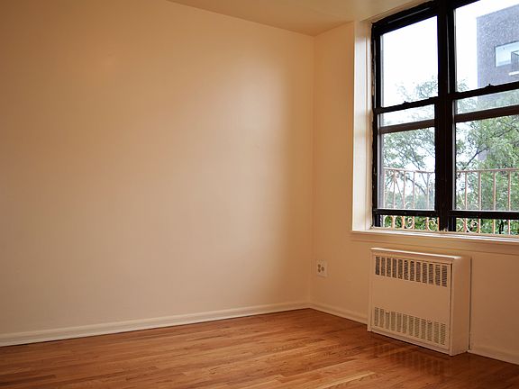 5th image of 393 Hewes St APT 04F