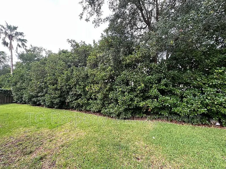1449 Blue Heron Ln E — Photo 3