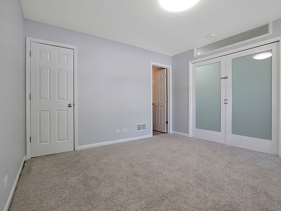 5th image of 130 Waterbury Cir