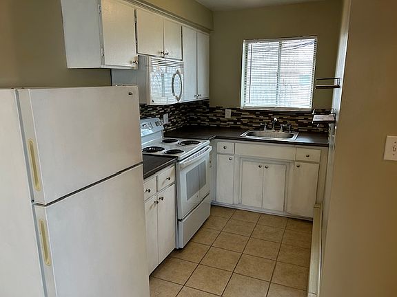 4th image of 1541 W Farnum Ave