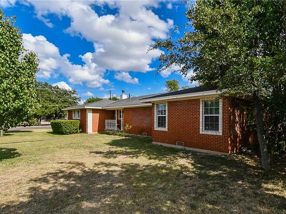4th image of 9100 Red Oak Dr