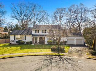 530 Clark Rd, Paramus, NJ 07652