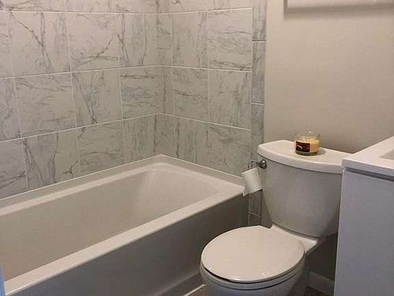 4th image of 1102 W Hawthorne St #C