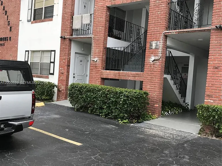 2415 Lincoln St #307 — Photo 8