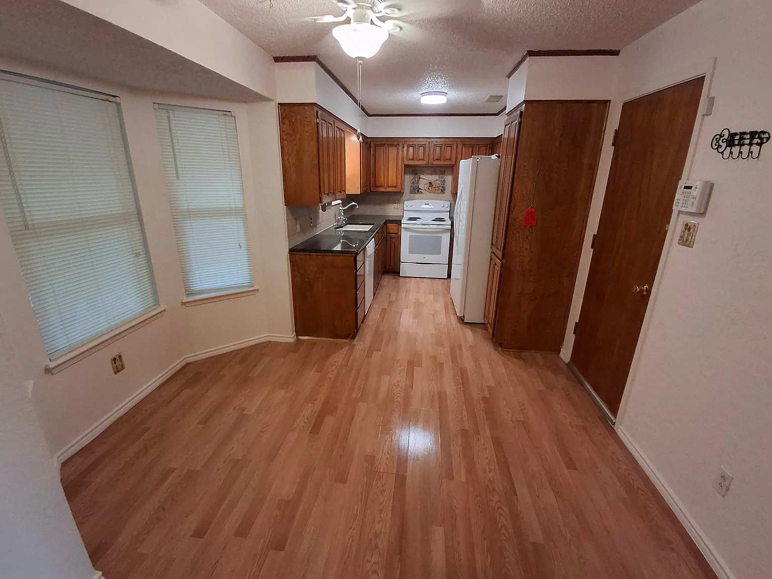 6034 Amy Circle — Photo 4